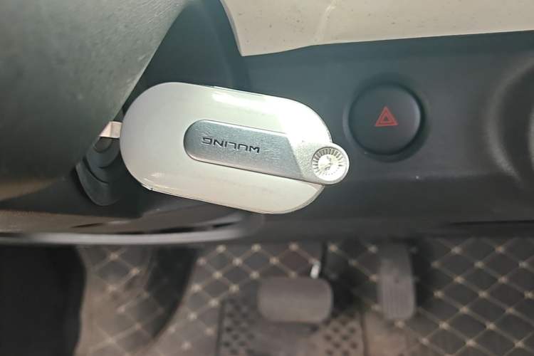 Used Wuling Hongguang MINIEV 2024 3rd Generation 215km Youth Edition Vehicle Key