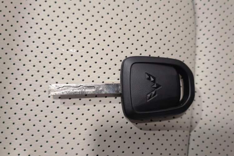 Used Wuling Hongguang MINIEV 2024 3rd Generation 215km Youth Edition Vehicle Key