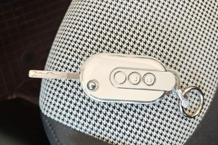 Used Wuling Hongguang MINIEV 2024 3rd Generation 215km Advanced Version Vehicle Key