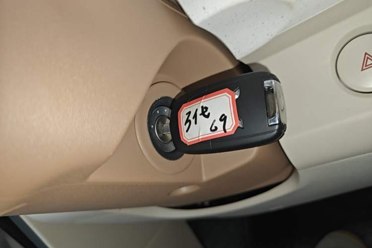 Used Wuling Hongguang MINIEV 2024 3rd Generation 215km Youth Edition Vehicle Key