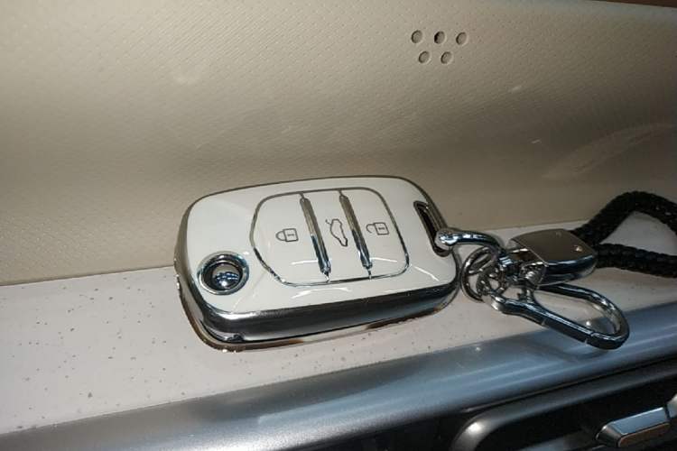 Used Wuling Hongguang MINIEV 2024 3rd Generation 215km Youth Edition Vehicle Key