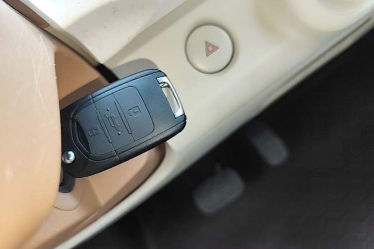 Used Wuling Hongguang MINIEV 2024 3rd Generation 215km Youth Edition Vehicle Key