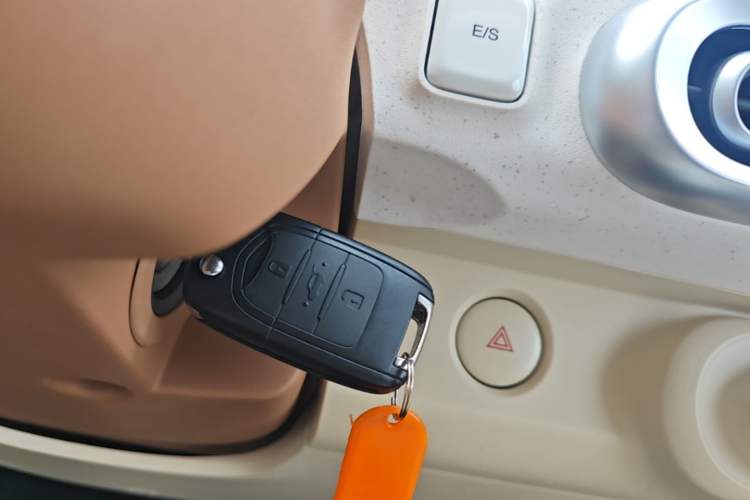 Used Wuling Hongguang MINIEV 2024 3rd Generation 215km Youth Edition Vehicle Key
