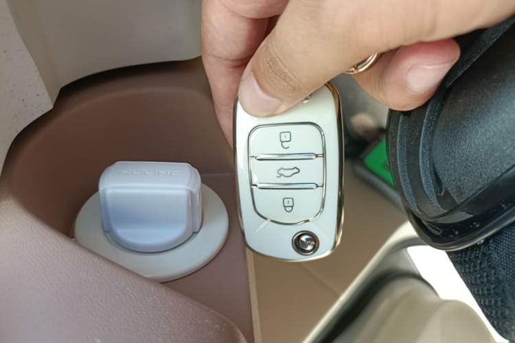 Used Wuling Hongguang MINIEV 2024 3rd Generation 215km Youth Edition Vehicle Key