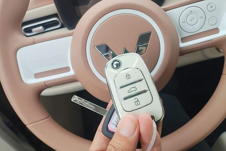 Used Wuling Hongguang MINIEV 2024 3rd Generation 215km Youth Edition Vehicle Key