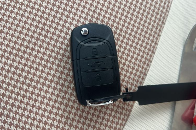 Used Wuling Hongguang MINIEV 2024 3rd Generation 215km Youth Edition Vehicle Key
