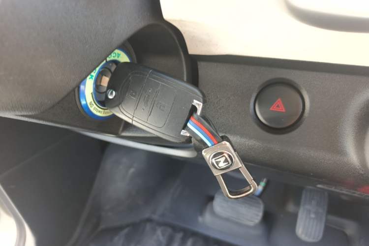 Used Wuling Hongguang MINIEV 2024 3rd Generation 215km Youth Edition Vehicle Key