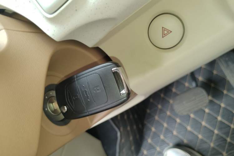 Used Wuling Hongguang MINIEV 2024 3rd Generation 215km Youth Edition Vehicle Key