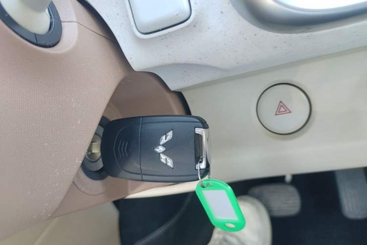 Used Wuling Hongguang MINIEV 2024 3rd Generation 215km Youth Edition Vehicle Key
