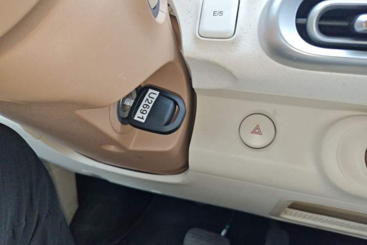 Used Wuling Hongguang MINIEV 2024 3rd Generation 215km Youth Edition Vehicle Key