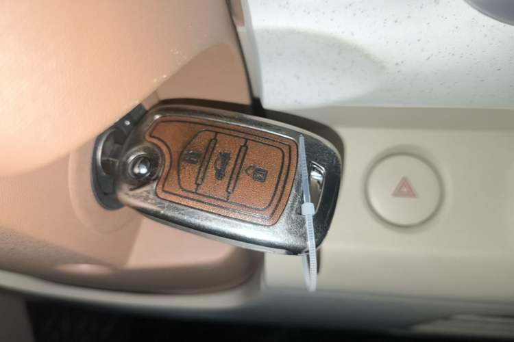 Used Wuling Hongguang MINIEV 2024 3rd Generation 215km Youth Edition Vehicle Key