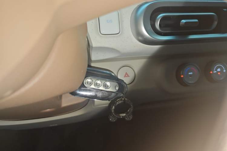 Used Wuling Hongguang MINIEV 2024 3rd Generation 215km Advanced Version Vehicle Key
