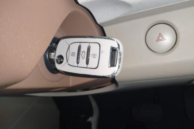 Used Wuling Hongguang MINIEV 2024 3rd Generation 215km Youth Edition Vehicle Key
