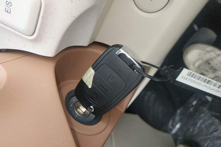 Used Wuling Hongguang MINIEV 2024 3rd Generation 215km Youth Edition Vehicle Key