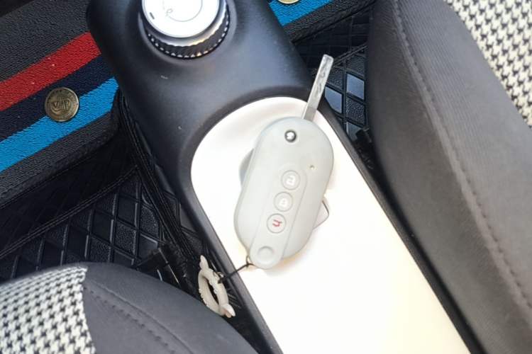 Used Wuling Hongguang MINIEV 2024 3rd Generation 215km Advanced Version Vehicle Key