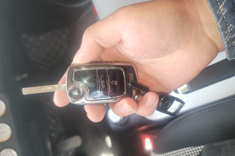 Used Wuling Hongguang MINIEV 2024 3rd Generation 215km Youth Edition Vehicle Key