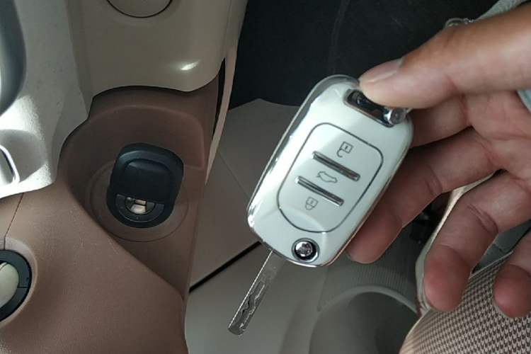Used Wuling Hongguang MINIEV 2024 3rd Generation 215km Youth Edition Vehicle Key