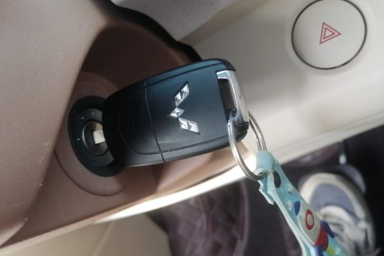 Used Wuling Hongguang MINIEV 2024 3rd Generation 215km Youth Edition Vehicle Key