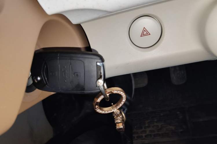 Used Wuling Hongguang MINIEV 2024 3rd Generation 215km Youth Edition Vehicle Key