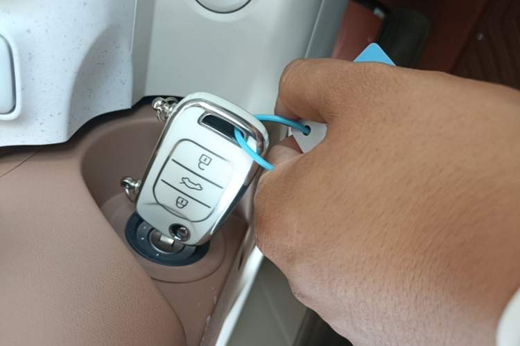 Used Wuling Hongguang MINIEV 2024 3rd Generation 215km Youth Edition Vehicle Key
