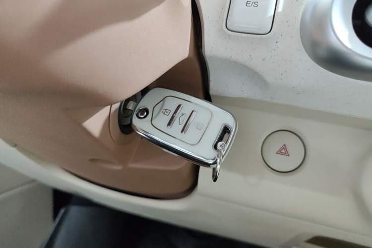 Used Wuling Hongguang MINIEV 2024 3rd Generation 215km Youth Edition Vehicle Key