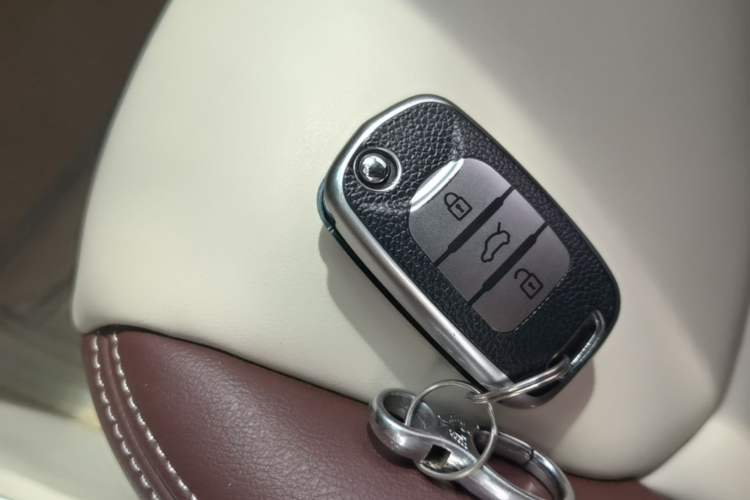 Used Wuling Hongguang MINIEV 2024 3rd Generation 215km Youth Edition Vehicle Key