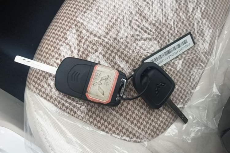 Used Wuling Hongguang MINIEV 2024 3rd Generation 215km Youth Edition Vehicle Key