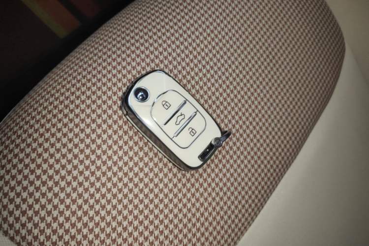 Used Wuling Hongguang MINIEV 2024 3rd Generation 215km Youth Edition Vehicle Key
