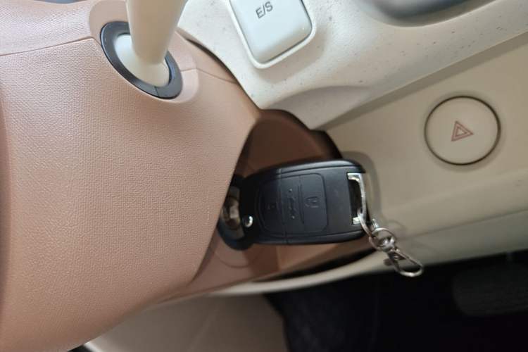 Used Wuling Hongguang MINIEV 2024 3rd Generation 215km Youth Edition Vehicle Key