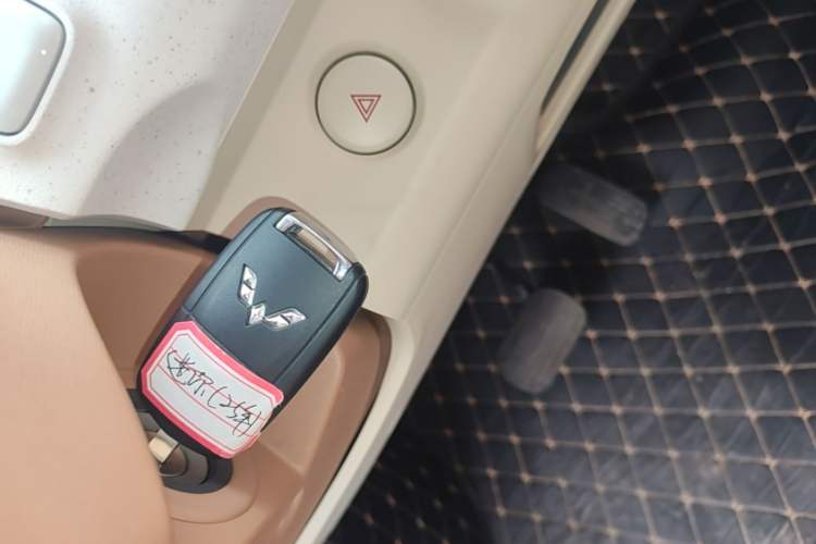 Used Wuling Hongguang MINIEV 2024 3rd Generation 215km Youth Edition Vehicle Key