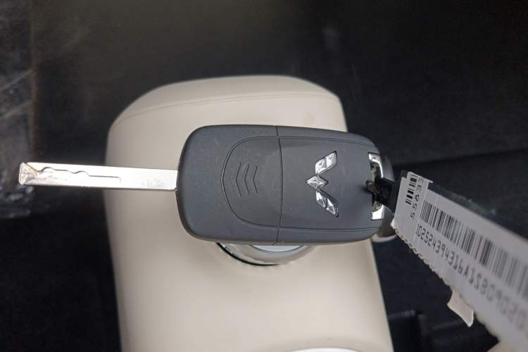 Used Wuling Hongguang MINIEV 2024 3rd Generation 215km Youth Edition Vehicle Key