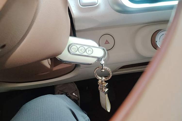Used Wuling Hongguang MINIEV 2024 3rd Generation 215km Advanced Version Vehicle Key