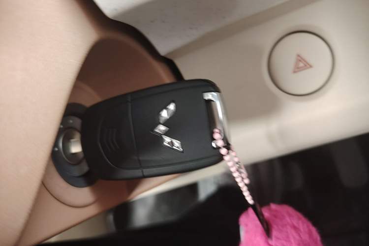 Used Wuling Hongguang MINIEV 2024 3rd Generation 215km Youth Edition Vehicle Key