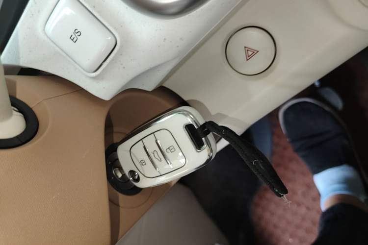 Used Wuling Hongguang MINIEV 2024 3rd Generation 215km Youth Edition Vehicle Key