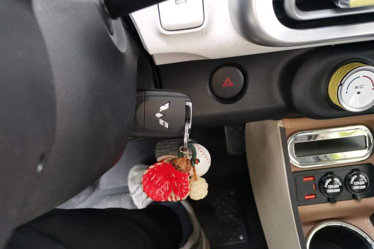 Used Wuling Hongguang MINIEV 2024 3rd Generation 215km Youth Edition Vehicle Key