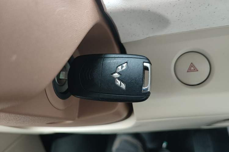 Used Wuling Hongguang MINIEV 2024 3rd Generation 215km Youth Edition Vehicle Key