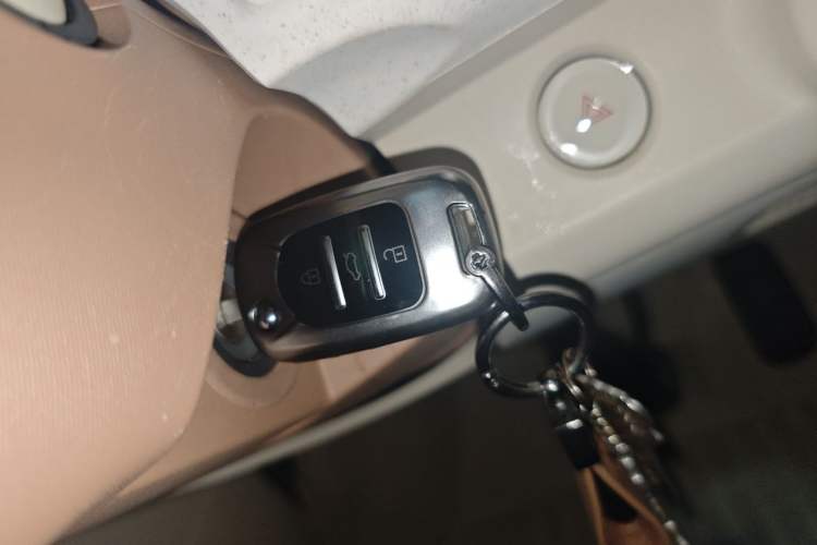 Used Wuling Hongguang MINIEV 2024 3rd Generation 215km Youth Edition Vehicle Key