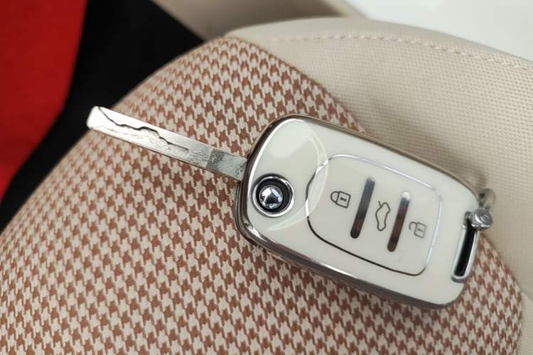 Used Wuling Hongguang MINIEV 2024 3rd Generation 215km Youth Edition Vehicle Key