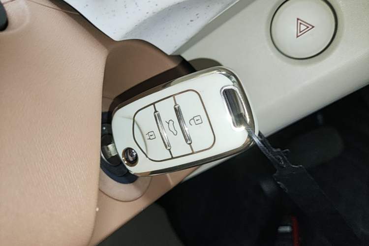 Used Wuling Hongguang MINIEV 2024 3rd Generation 215km Youth Edition Vehicle Key