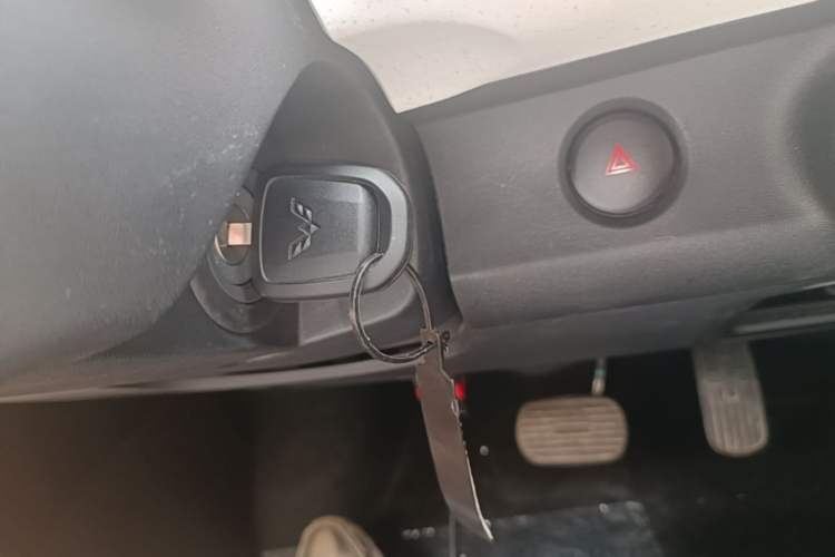 Used Wuling Hongguang MINIEV 2024 3rd Generation 215km Youth Edition Vehicle Key