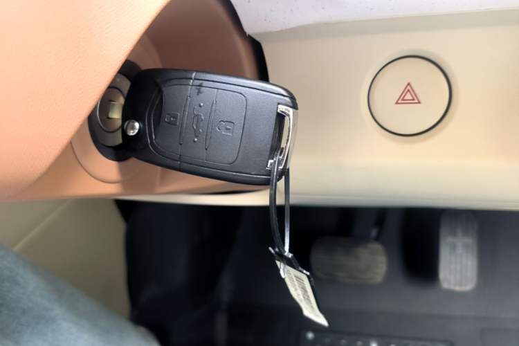 Used Wuling Hongguang MINIEV 2024 3rd Generation 215km Youth Edition Vehicle Key