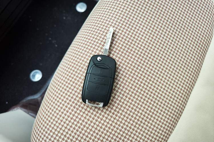 Used Wuling Hongguang MINIEV 2024 3rd Generation 215km Youth Edition Vehicle Key
