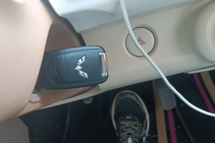 Used Wuling Hongguang MINIEV 2024 3rd Generation 215km Youth Edition Vehicle Key