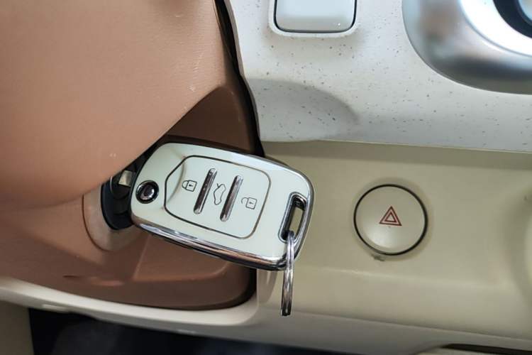 Used Wuling Hongguang MINIEV 2024 3rd Generation 215km Youth Edition Vehicle Key