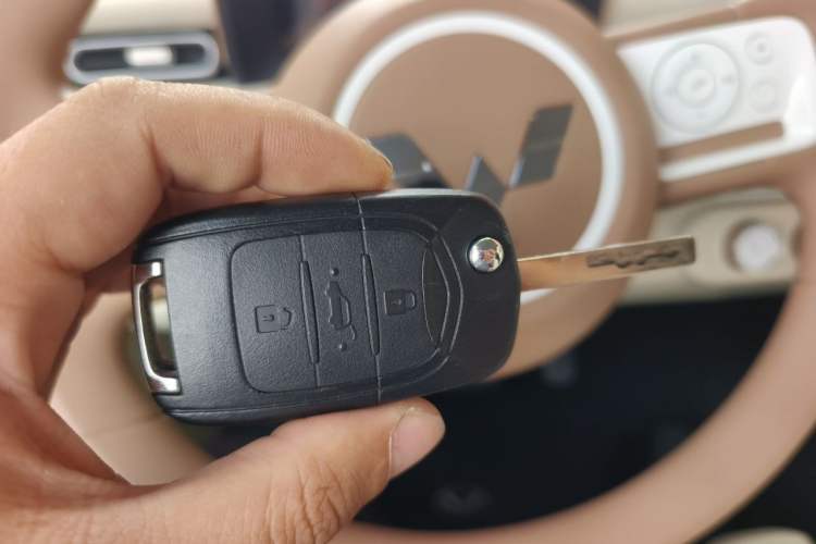 Used Wuling Hongguang MINIEV 2024 3rd Generation 215km Youth Edition Vehicle Key
