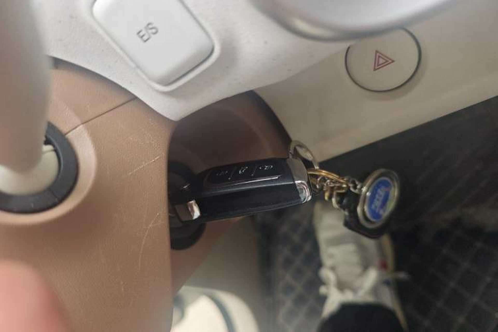Used Wuling Hongguang MINIEV 2024 3rd Generation 215km Youth Edition Vehicle Key