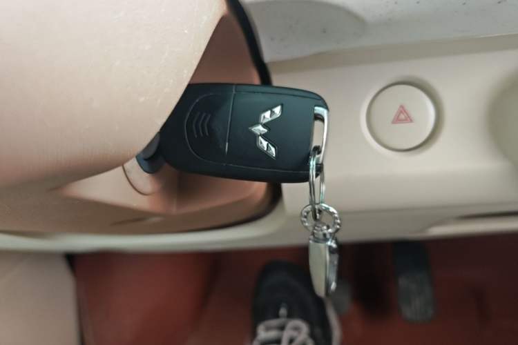 Used Wuling Hongguang MINIEV 2024 3rd Generation 215km Youth Edition Vehicle Key