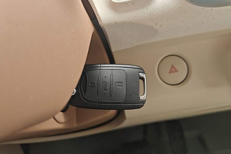 Used Wuling Hongguang MINIEV 2024 3rd Generation 215km Youth Edition Vehicle Key