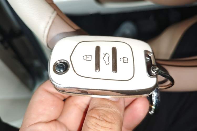 Used Wuling Hongguang MINIEV 2024 3rd Generation 215km Youth Edition Vehicle Key