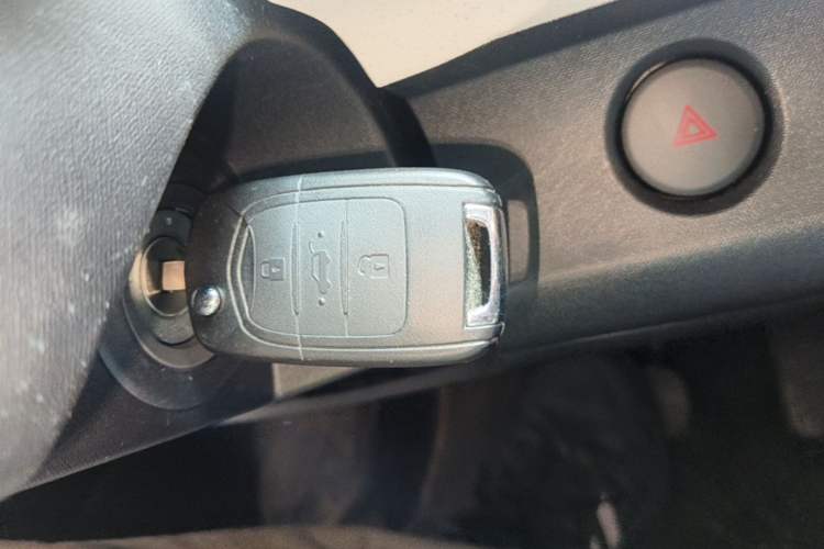 Used Wuling Hongguang MINIEV 2024 3rd Generation 215km Youth Edition Vehicle Key